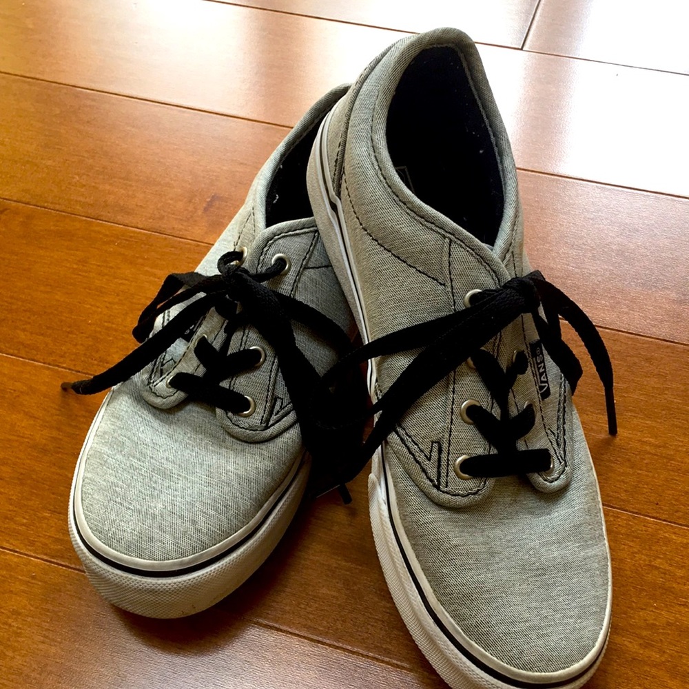 Classic Gray Vans Youth Size 2.5 - Picture 1 of 4